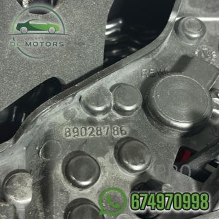 Piloto trasero izquierdo Toyota avensis t25