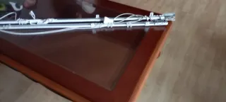 Cortinas con riel blanco y azul