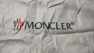 Custodia Moncler bianca