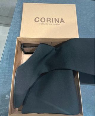 Botas altas Corina negras nuevas