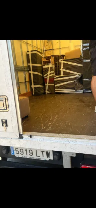 Mudanzas y portes para particulares y oficinas