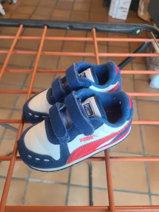 Zapatillas Puma Bebé Azul/Blanco/Rojo. Número 22