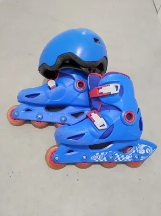 Patines en línea infantiles azules con casco