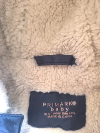 Buzo de bebé azul con capucha