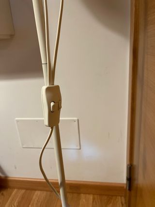 Lámpara de pie blanca moderna, doble luz