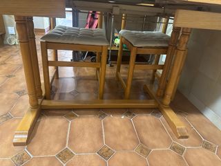 Conjunto mesa extensible de madera con 4 sillas