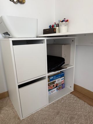 Escritorio blanco de madera