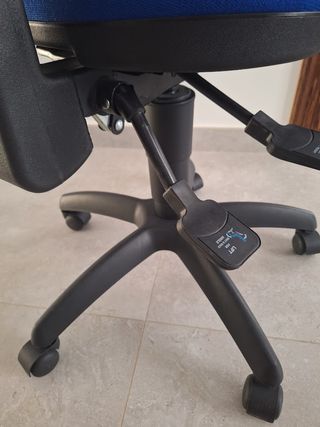 Silla ergonómica azul