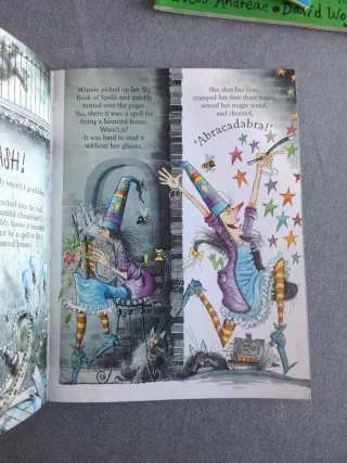 Winnie the witch. The Haunted House. Libro inglés