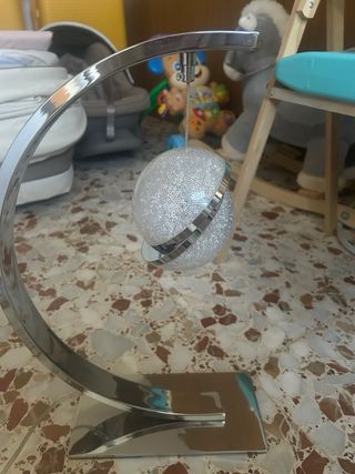 Lámpara de mesa moderna