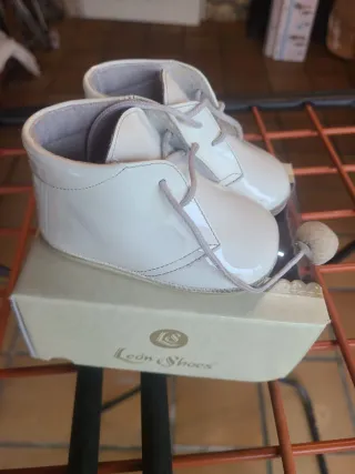 Bota bebé charol blanco talla 18