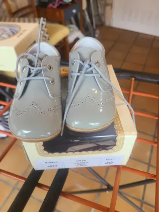 Botas charol bebé talla 20