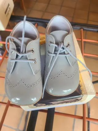 Botas charol bebé talla 20