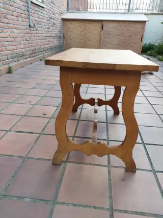 Mesa de madera rústica