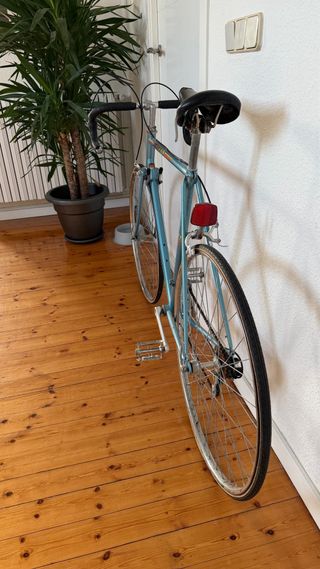 Bicicleta de carretera vintage azul
