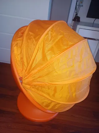 Sillón infantil naranja con capota