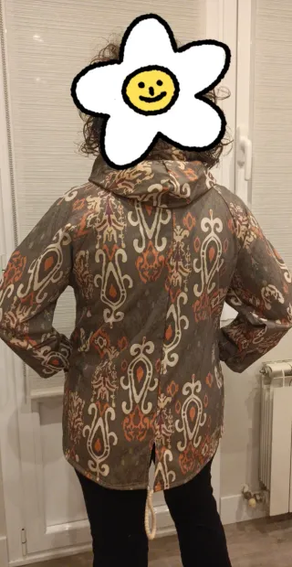 Gabardina fina estampada