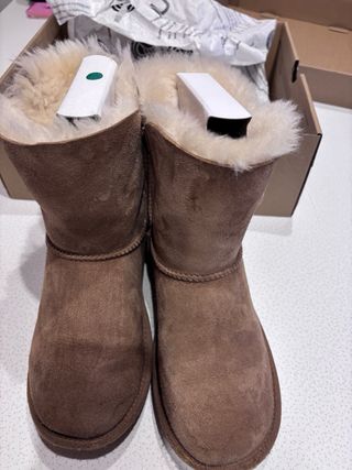 UGG K Bailey Button II Tg 35