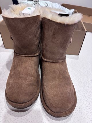 UGG K Bailey Button II Tg 35