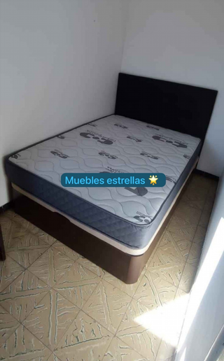 Canapé a ribalta e materasso viscoelastico per dormire meglio e guadagnare spazio con stile