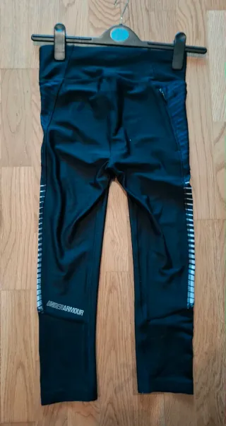 Mallas Under Armour negras y multicolor