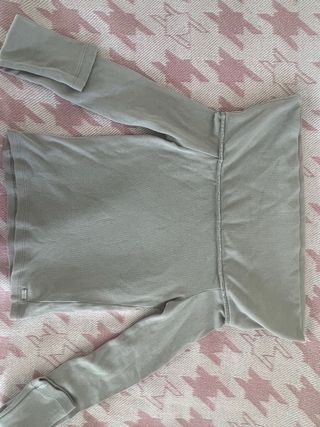 Top Hombros Descubiertos gris