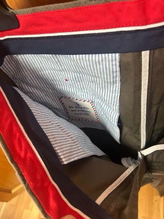 Pantalón de vestir marrón con pinzas