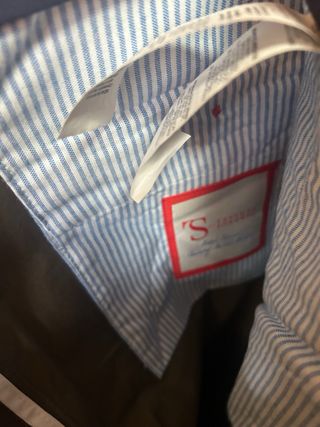 Pantalón de vestir marrón con pinzas