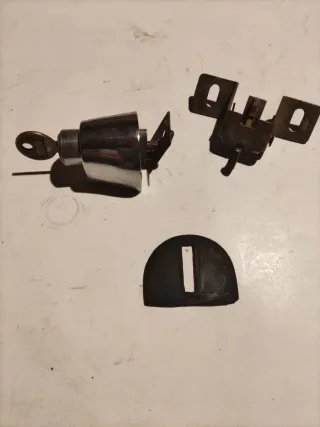 Cerradura Capó Seat 850