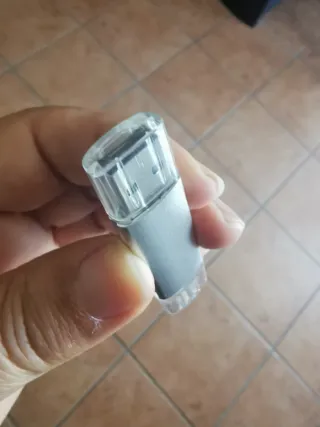 Pennetta USB Argento 1 Terabyte 1000 Giga NUOVA