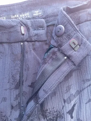 Pantalón azul marino floral mujer Zara