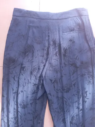 Pantalón azul marino floral mujer Zara