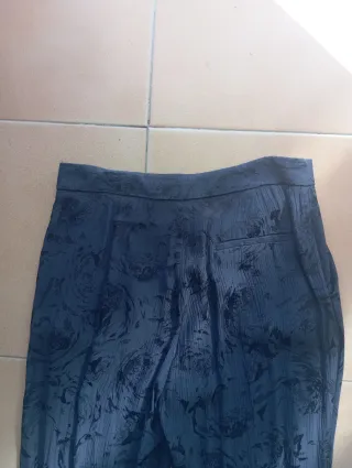 Pantalón azul marino floral mujer Zara