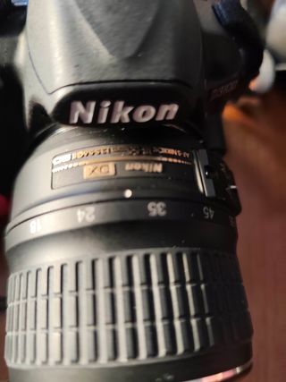 Cámara Nikon D3100 + Accesorios