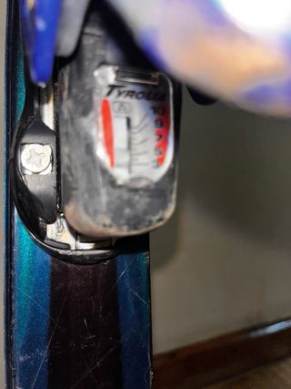 Esquís Head con fijaciones Tyrolia