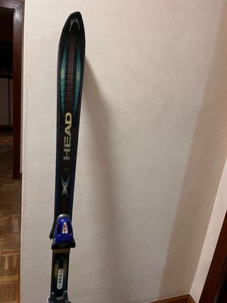Esquís Head con fijaciones Tyrolia