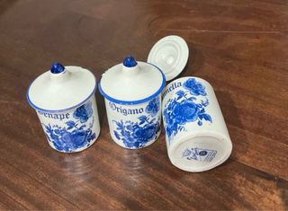 Barattoli porcellana decorati blu e bianchi