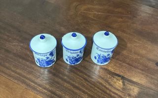 Barattoli porcellana decorati blu e bianchi