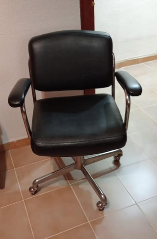 Silla de oficina piel negra