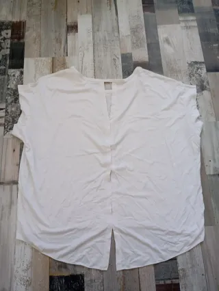 Camiseta blanca de manga corta