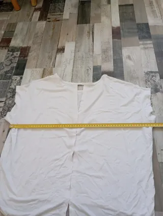 Camiseta blanca de manga corta