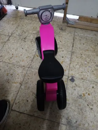 Moto de juguete rosa