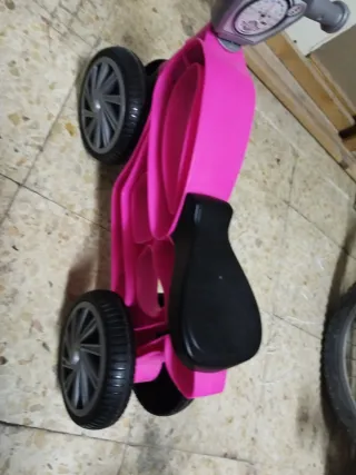 Moto de juguete rosa