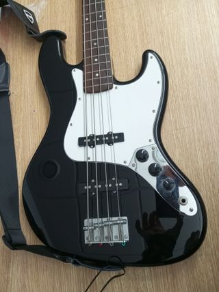 Squier Jazz Bass Affinity.