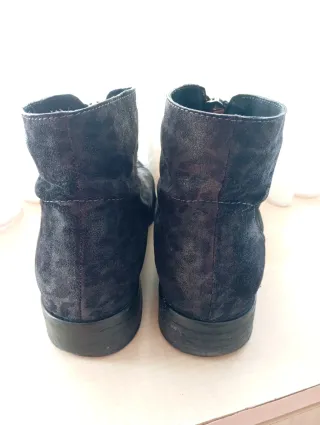 Botines piel negros tachas cremallera 40