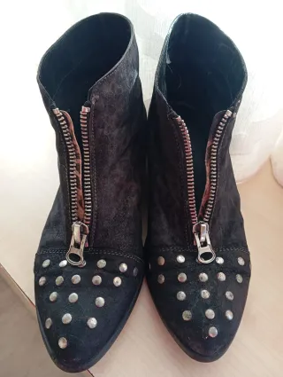 Botines piel negros tachas cremallera 40