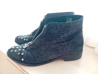 Botines piel negros tachas cremallera 40