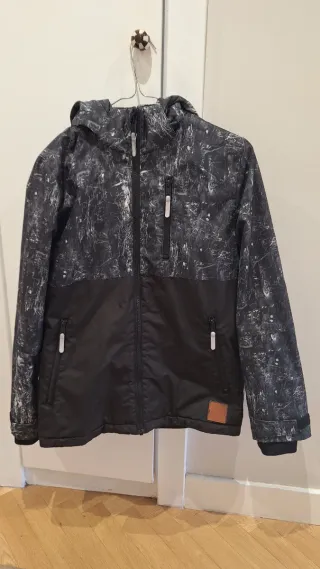 Anorak de invierno negro y gris.TALLA 12-13 AN̈OS