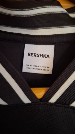 Camiseta Ancha Bershka Negra Mystic Energy League