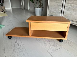 Cama 1.60x2.00m con cabecero y mesillas.